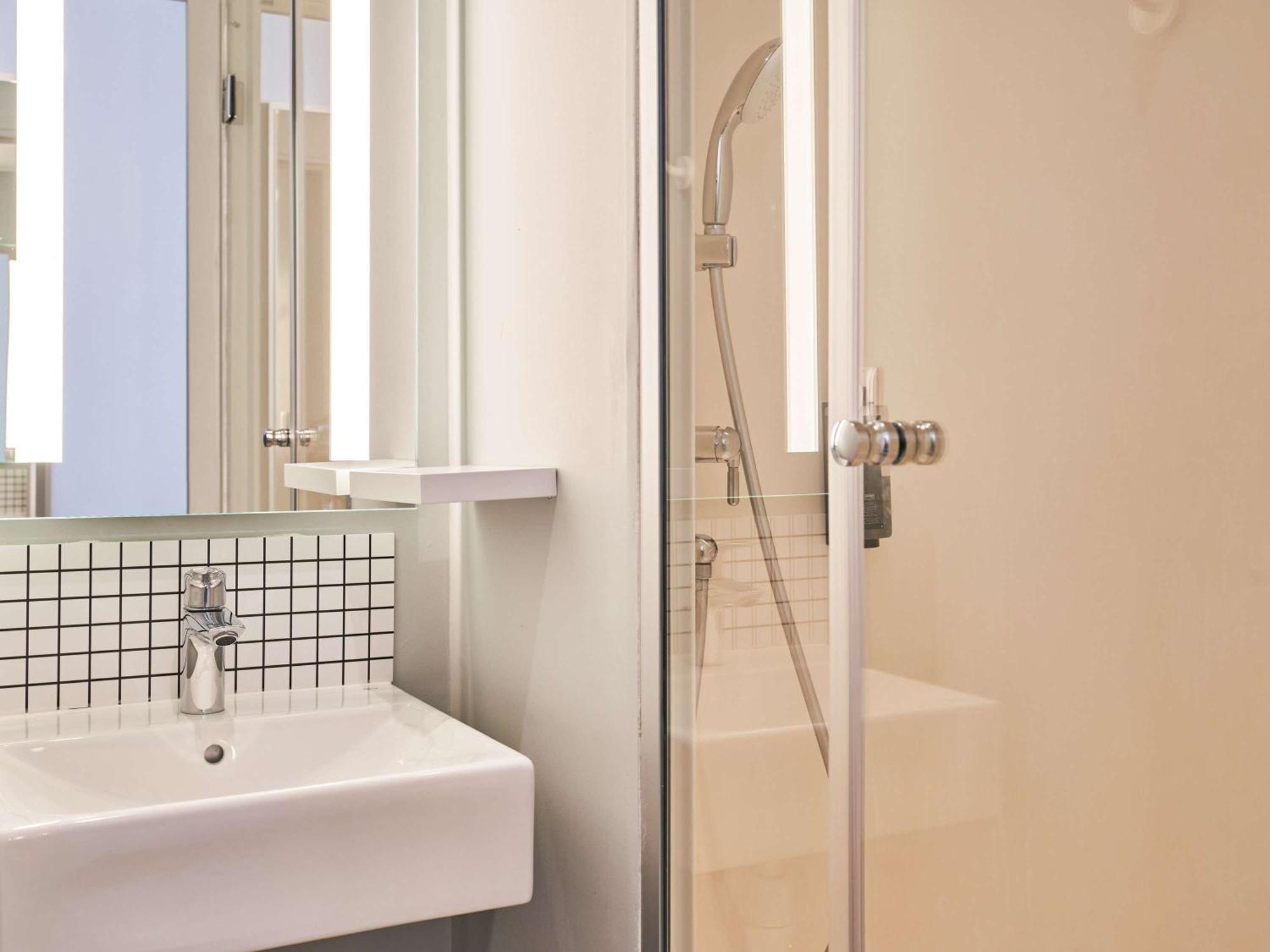 ibis budget Saint-Maurice Buitenkant foto