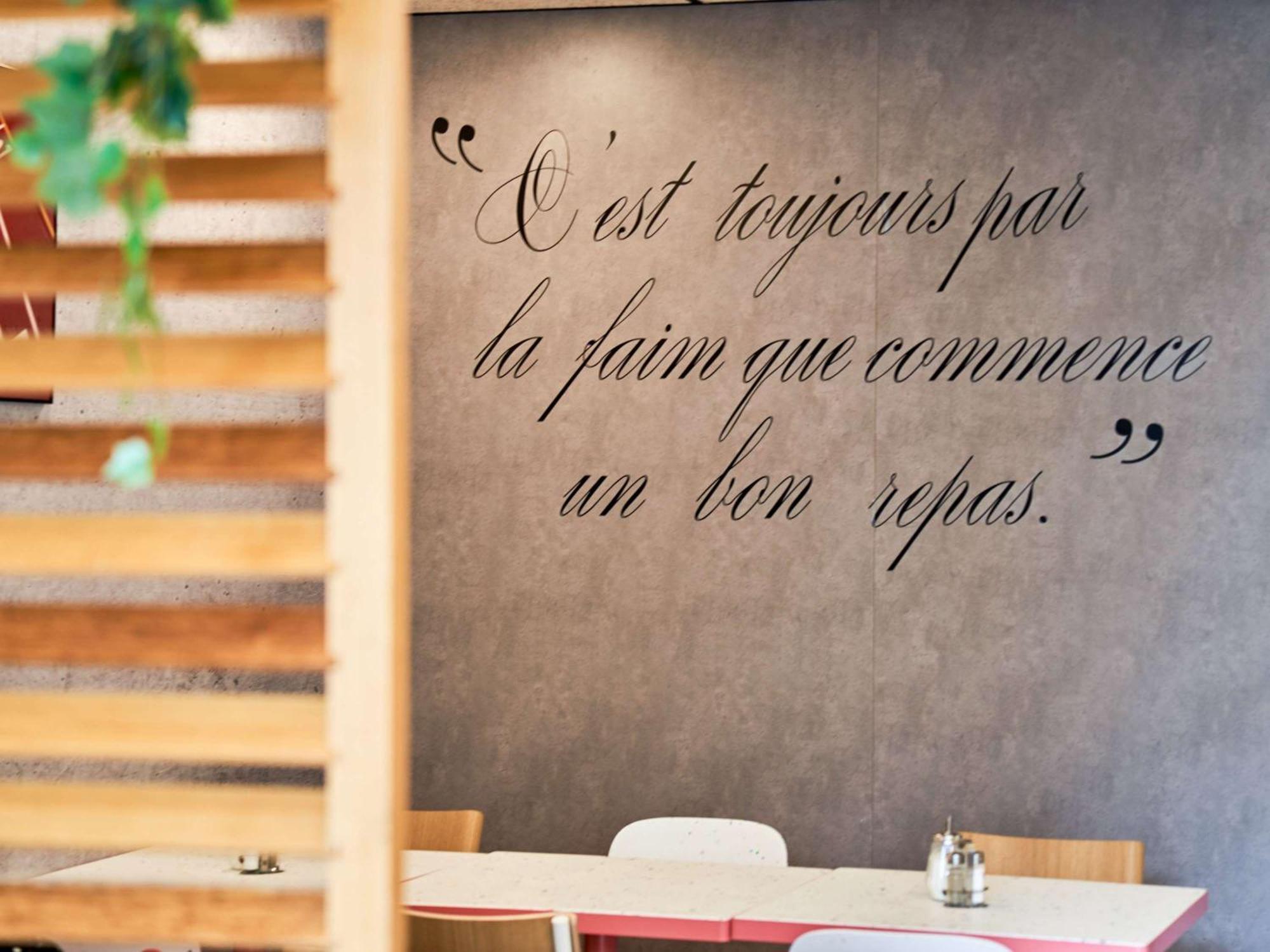 ibis budget Saint-Maurice Buitenkant foto