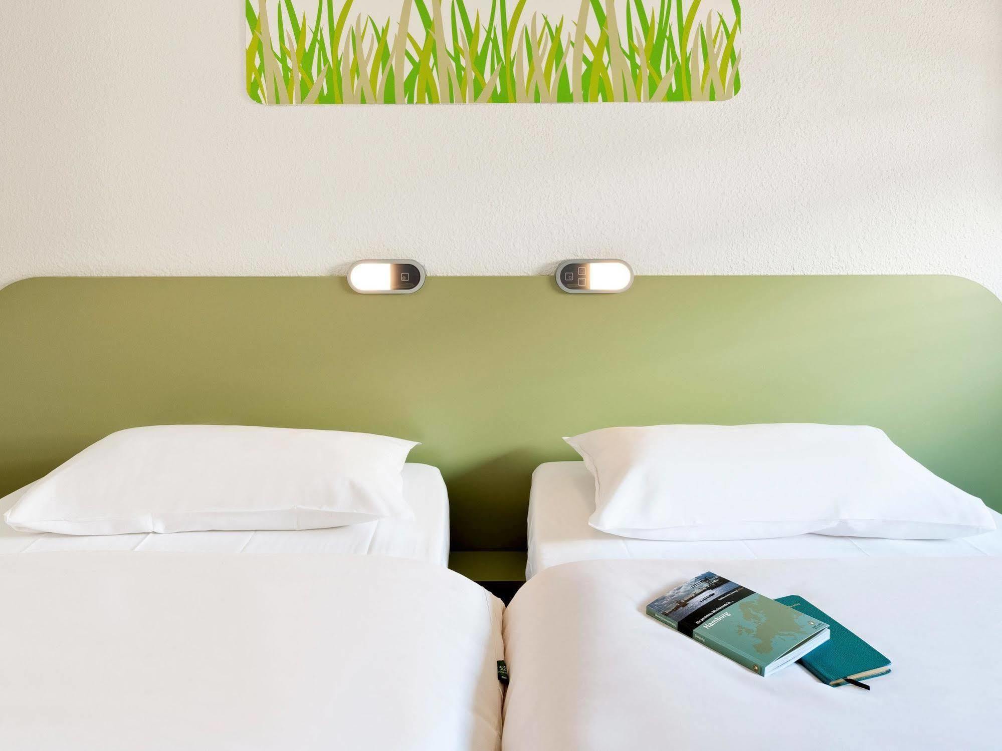 ibis budget Saint-Maurice Buitenkant foto