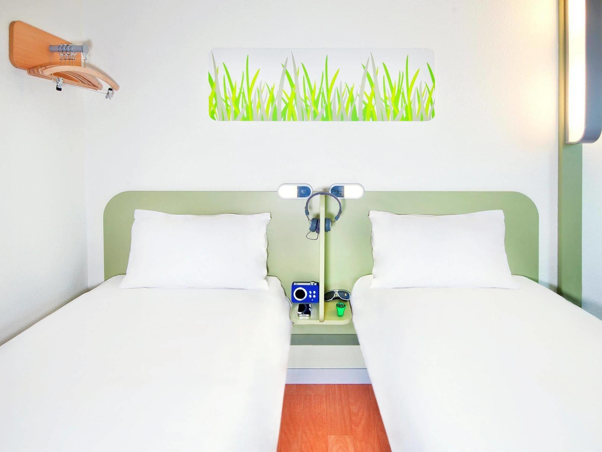 ibis budget Saint-Maurice Buitenkant foto